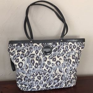 ✨Super cute nylon Coach bag✨